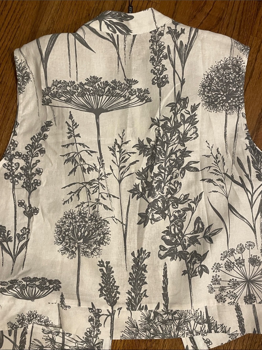 Picadilly Sleeveless Vest with matching White & Gray Printed Wide-Leg pants. - Picture 12 of 14